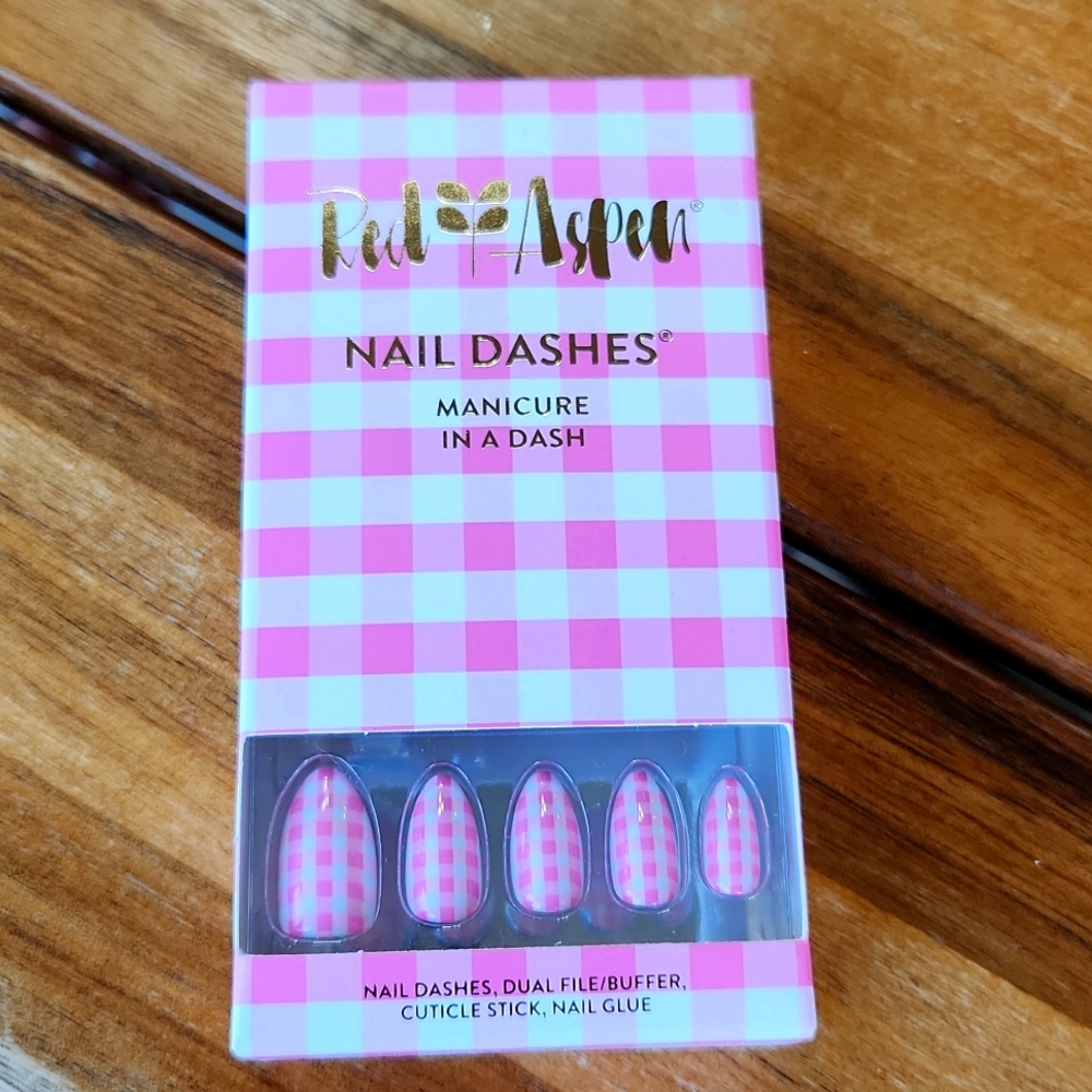 Press on nails